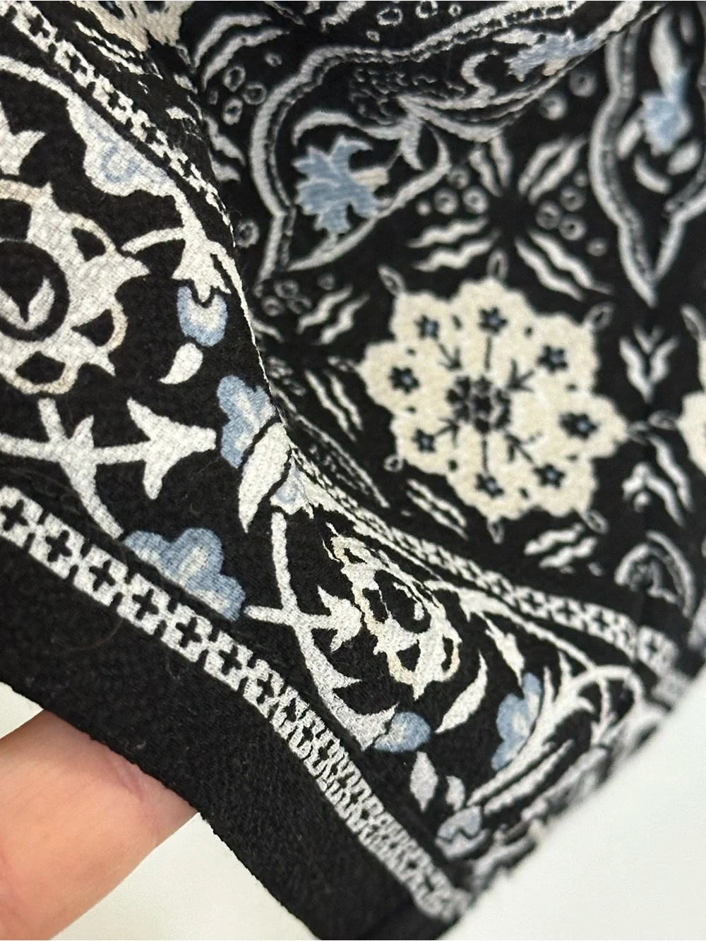 Max Studio Black Medallion Print Wide Leg Pants M Floral Boho Pull-On Blue Cream - Picture 4 of 10